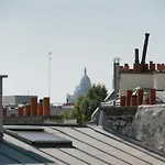 Hostnfly Apartments - Charming Studio Overlooking The Sacre-Coeur