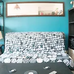 Hostnfly Apartments - Charming Studio Overlooking The Sacre-Coeur