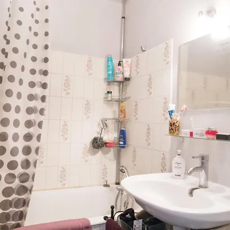 Hostnfly - Charming Studio Overlooking The Sacre-coeur Apartment *